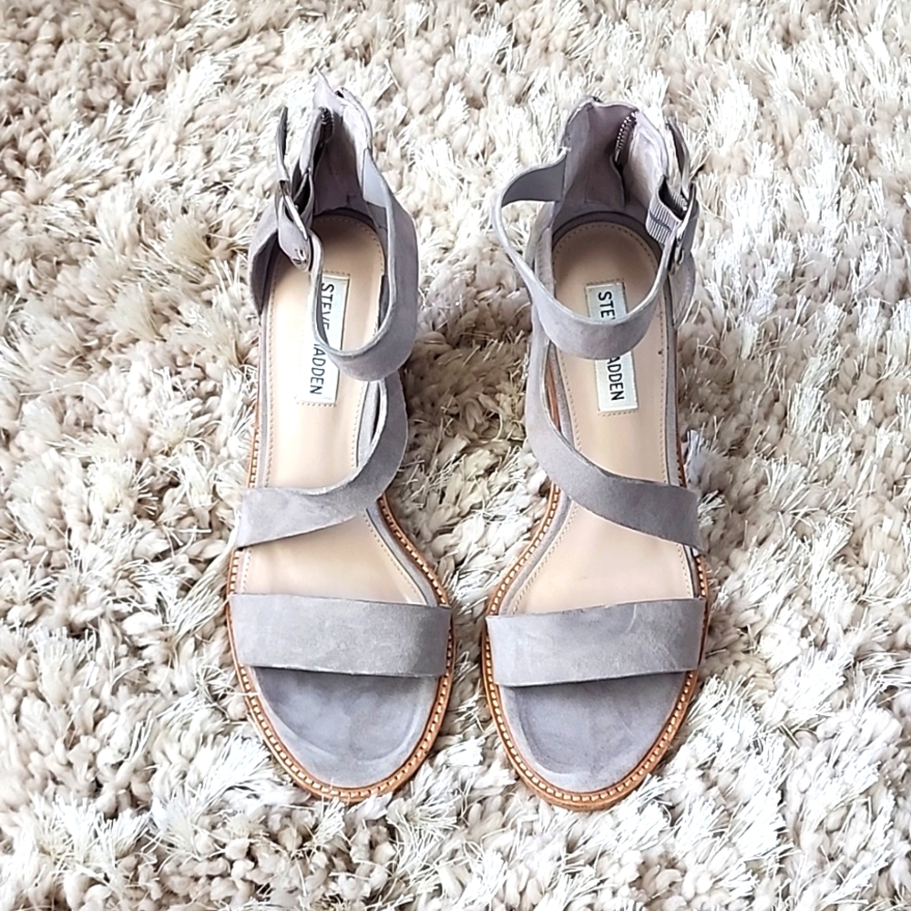 Steve Madden Gray/ Taupe Suede Chunky Heel 7.5 Sandals